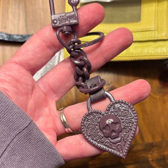 Yellow Leather Card Holder and Accessories - Picture 15 of 16